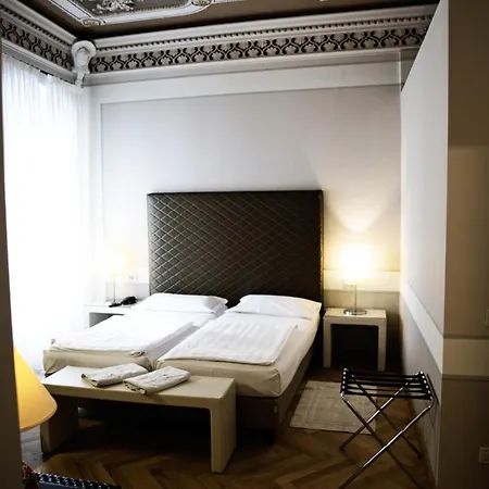 Bogliaco Hotel